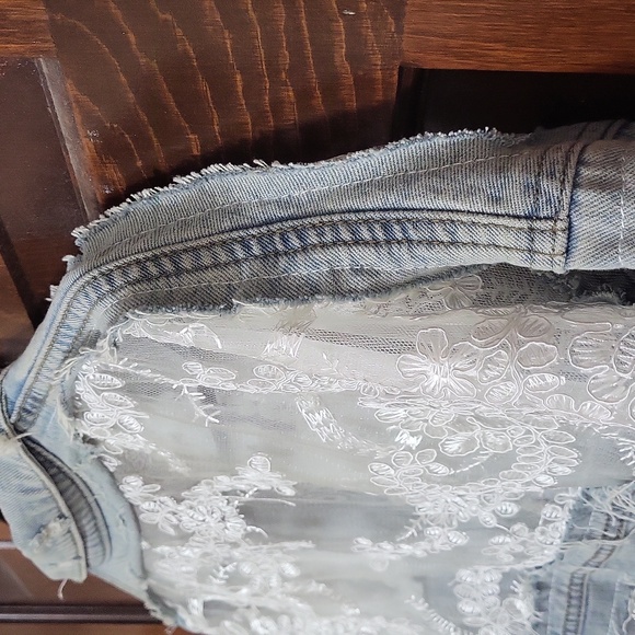 Women's Distressed Denim Jacket With Lace Detailing. - Picture 6 of 9
